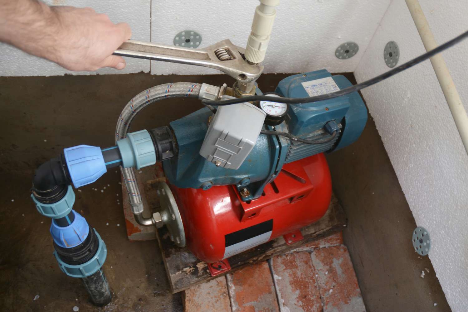 Comment réparer et remplacer un pressostat de pompe de puits