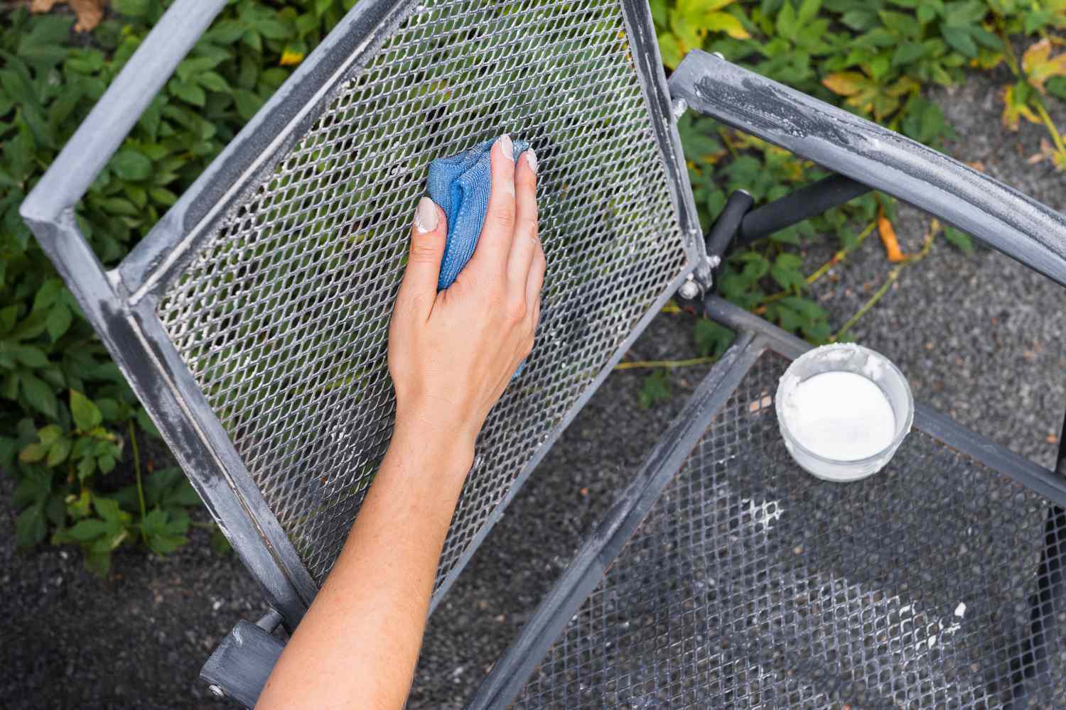 Enlever les taches de rouille d'une chaise en fer forgé