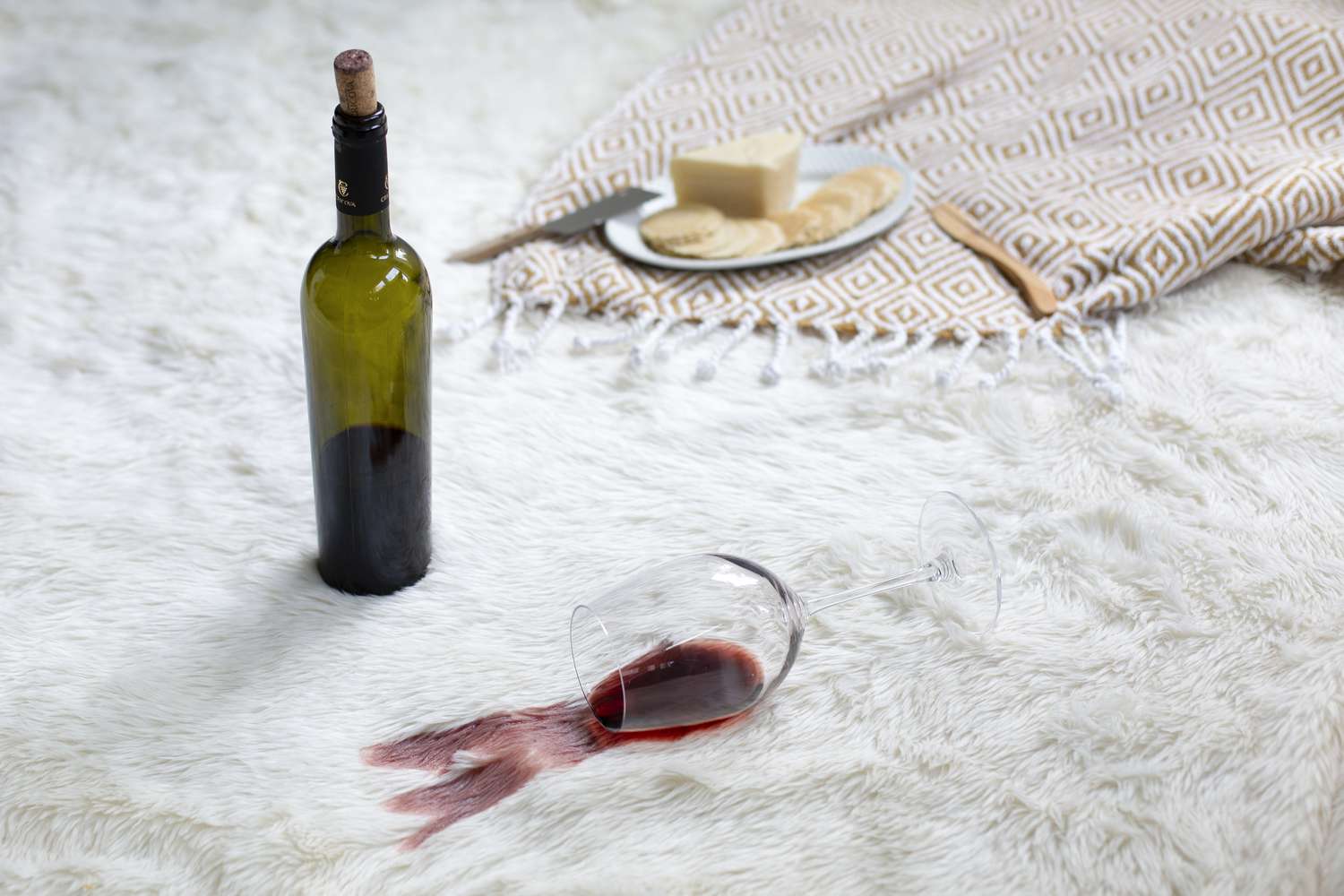 Mancha de vinho tinto no carpete