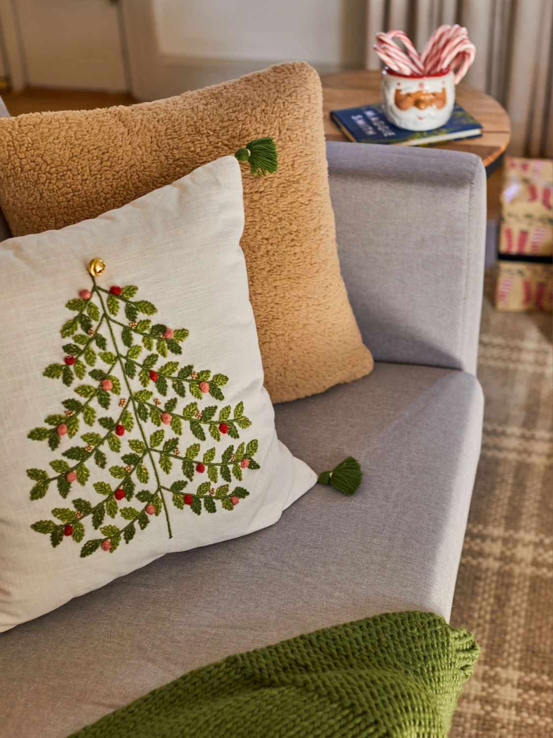 small space christmas decor