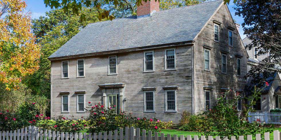 Una casa de estilo colonial americano