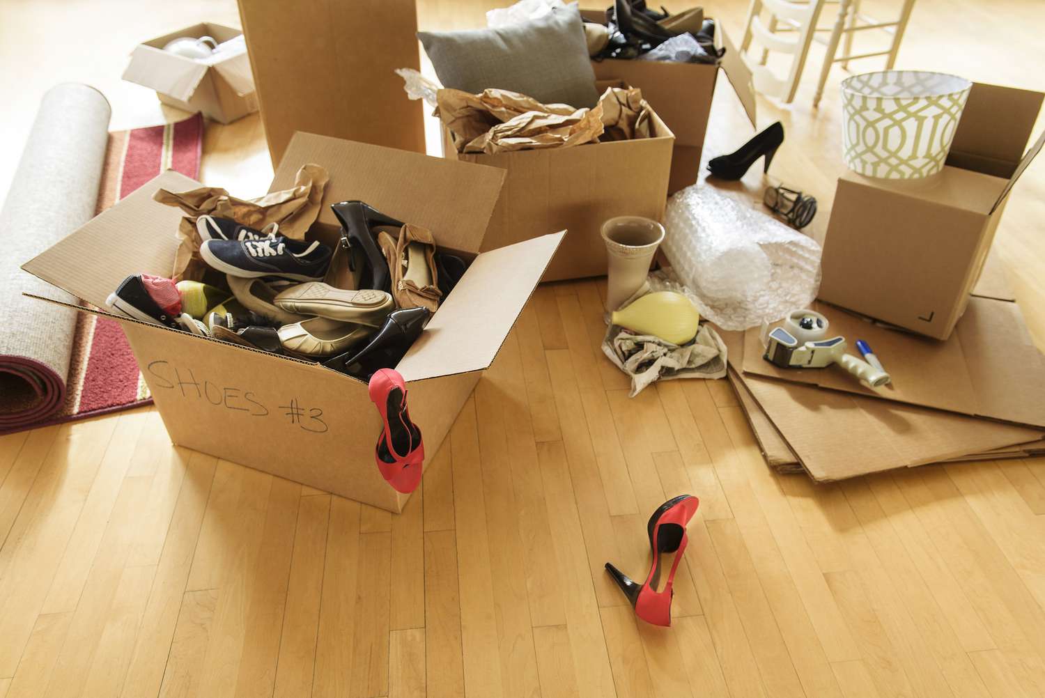 Cómo empaquetar zapatos para una mudanza en 4 sencillos pasos