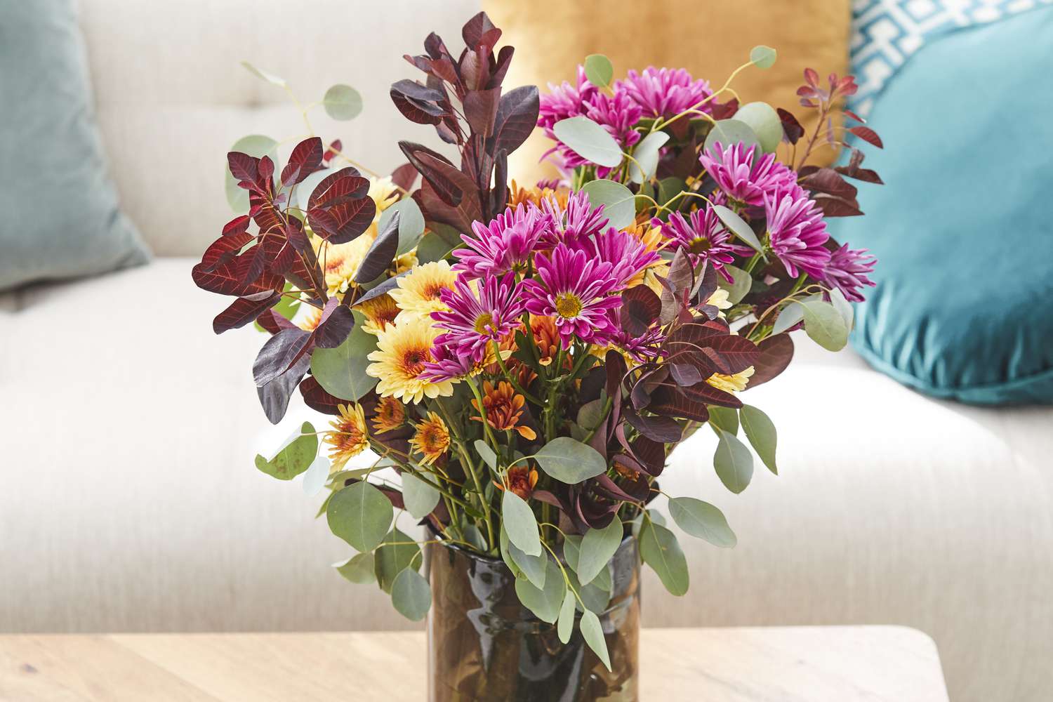 Nahaufnahme einer Vase mit frischen Blumen