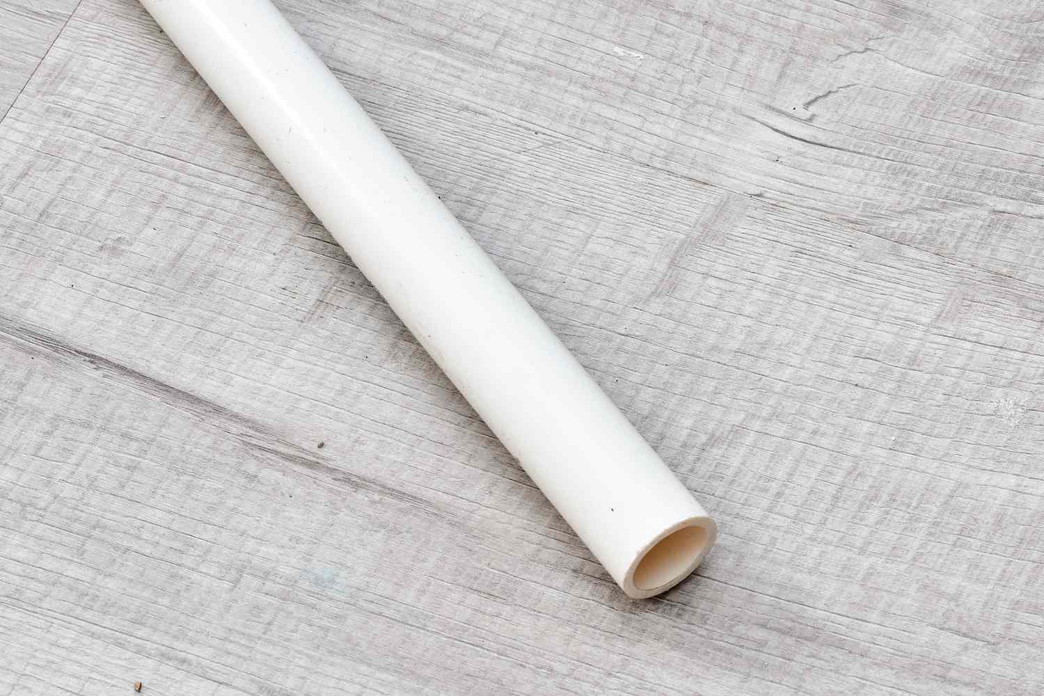 Tubo de PVC branco para encanamento