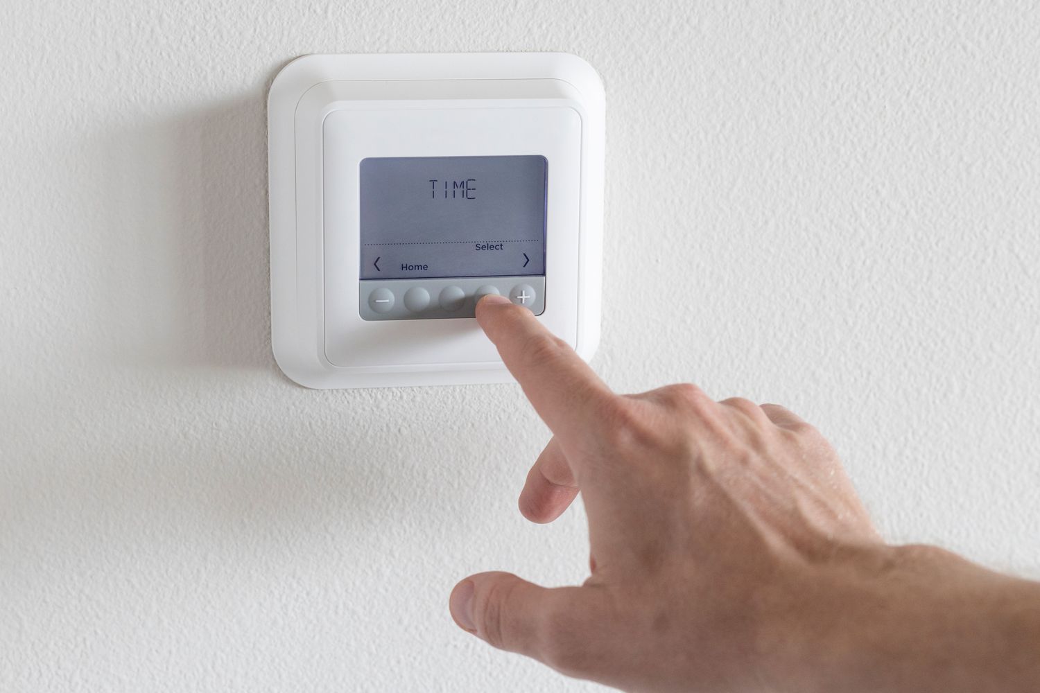 Zeit wird in Thermostat programmiert