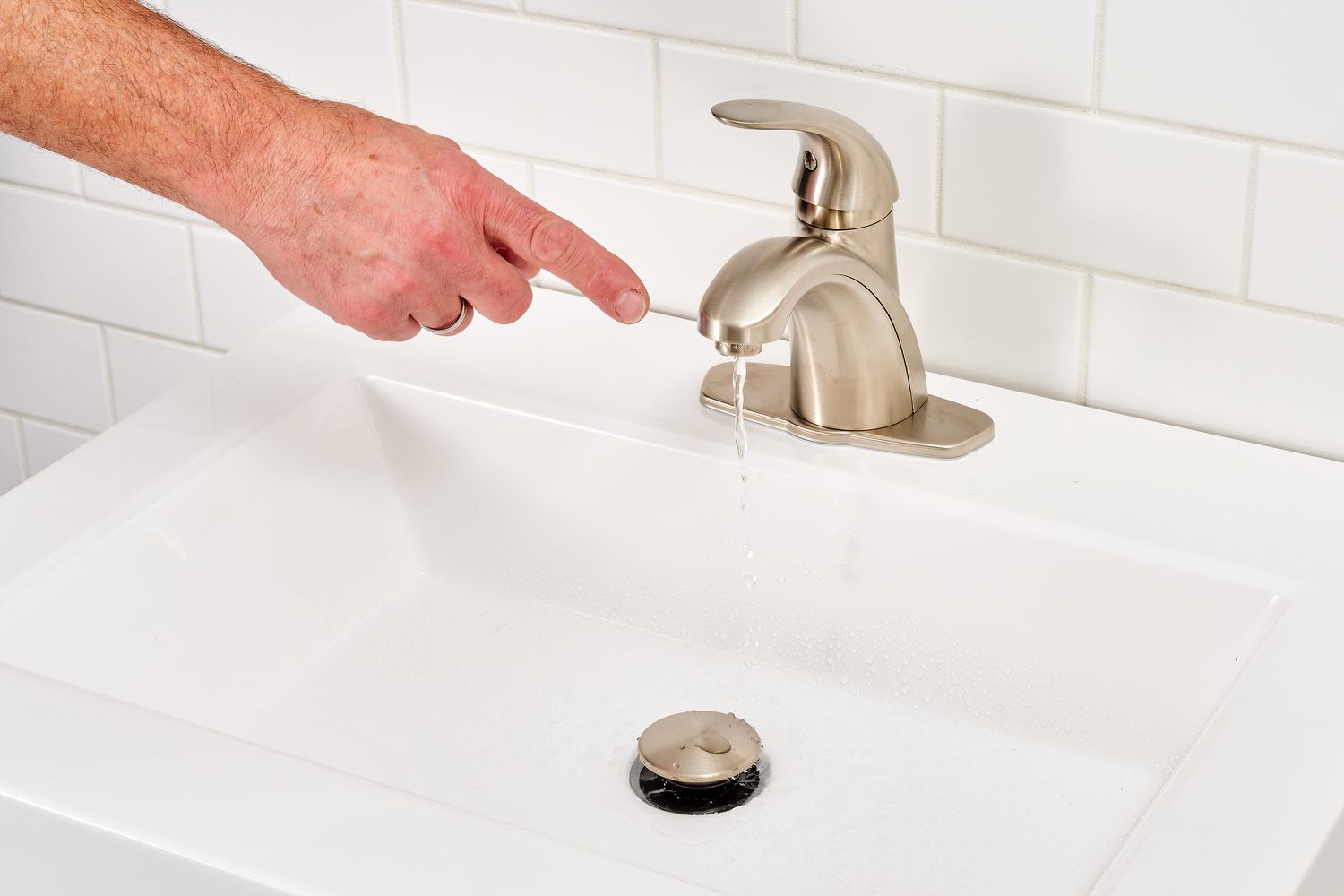 Comment réparer un robinet à cartouche à une seule poignée qui fuit