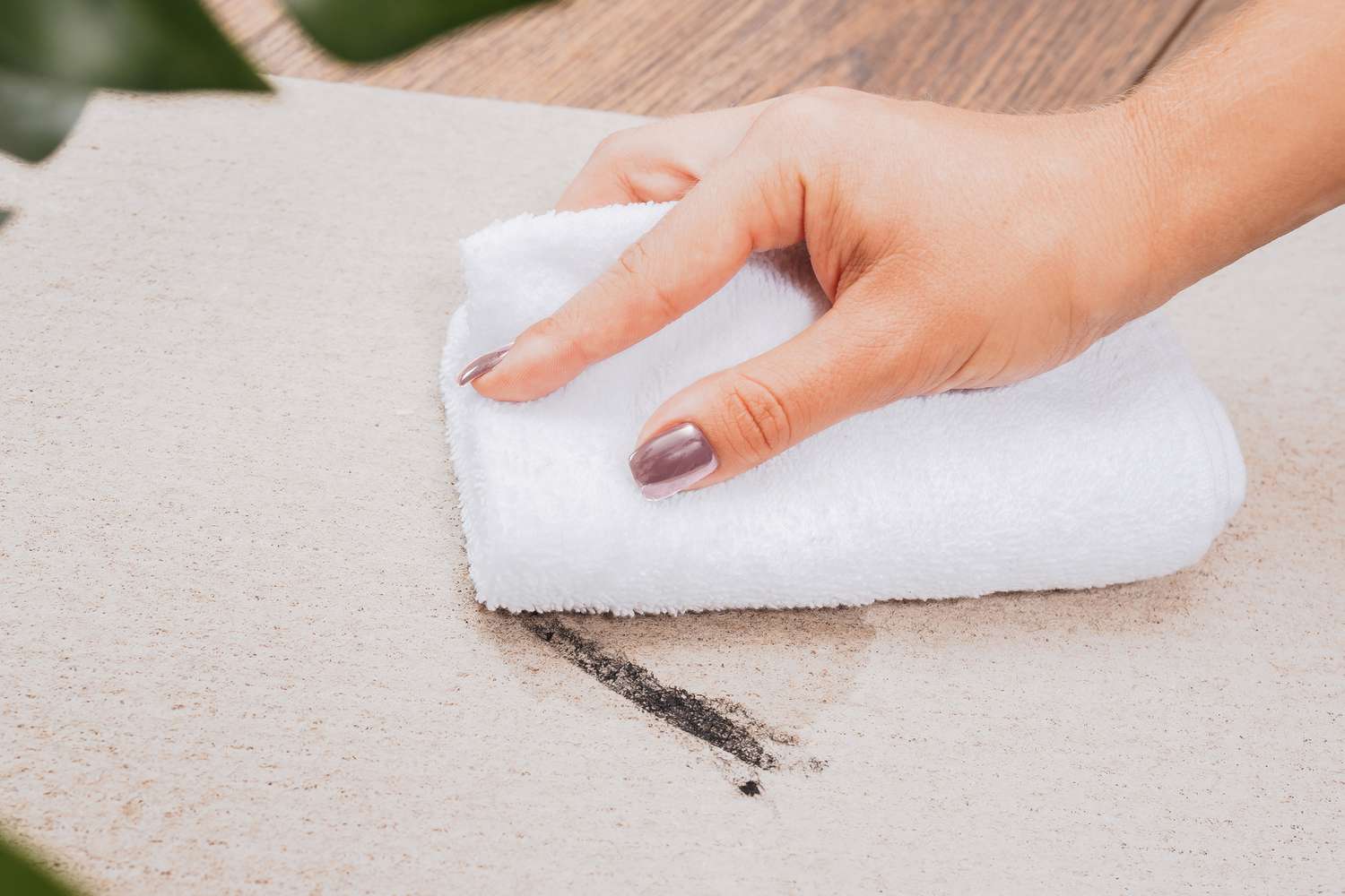 borrando manchas de rímel do carpete