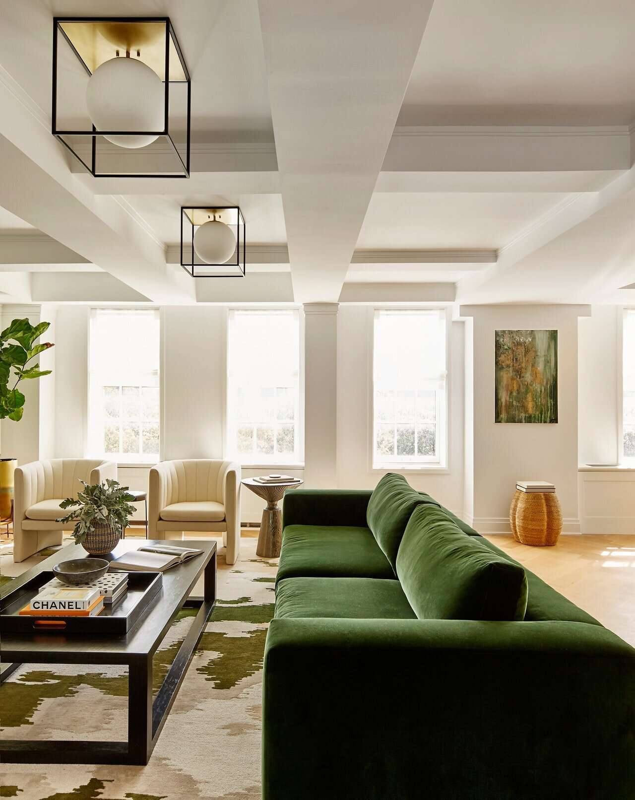 salon moderne avec canapé vert