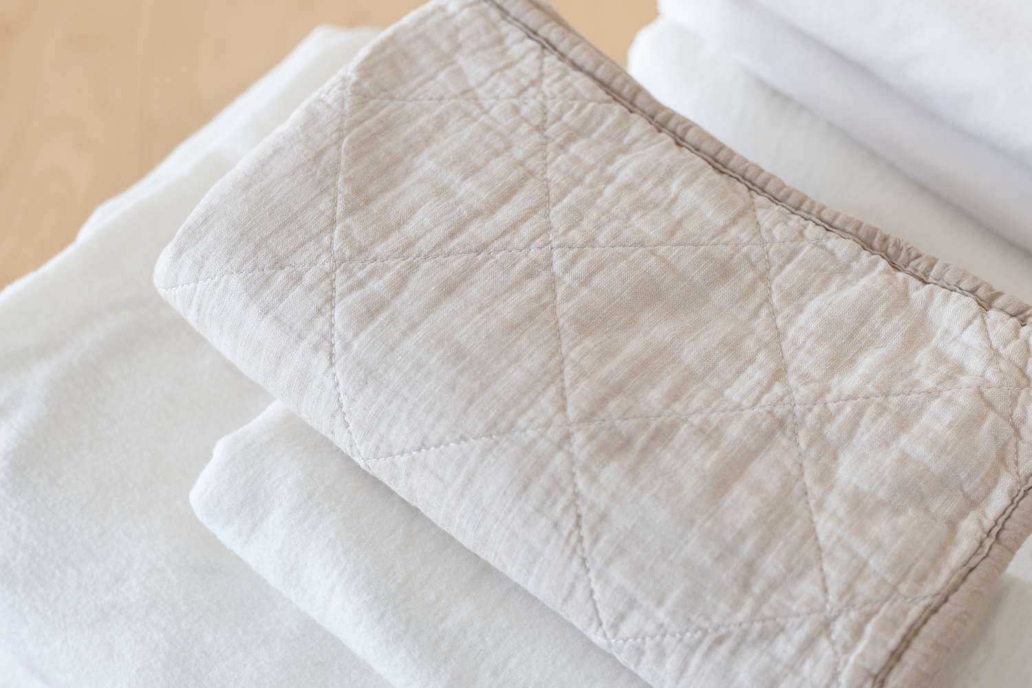 die Dampffunktion kann für die Desinfektion von Bettwäsche und Handtüchern in Betracht gezogen werden