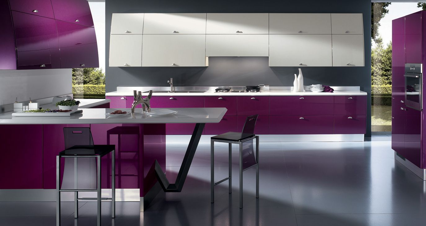 Diseño de cocina supermoderna de color morado brillante