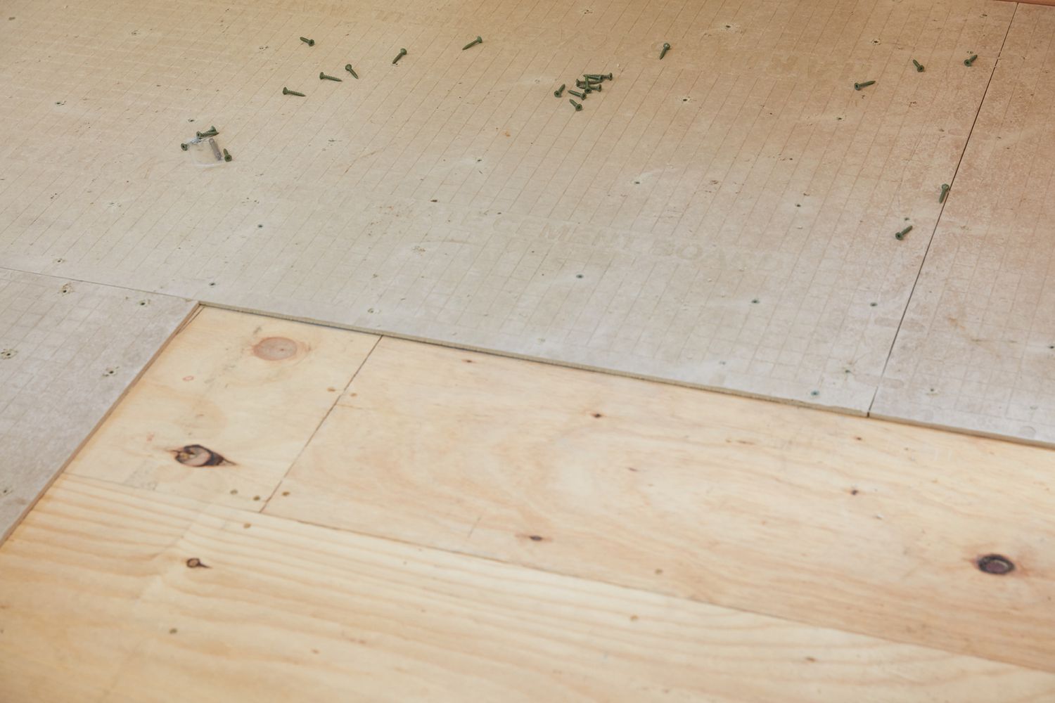 Underlayment of plywood 