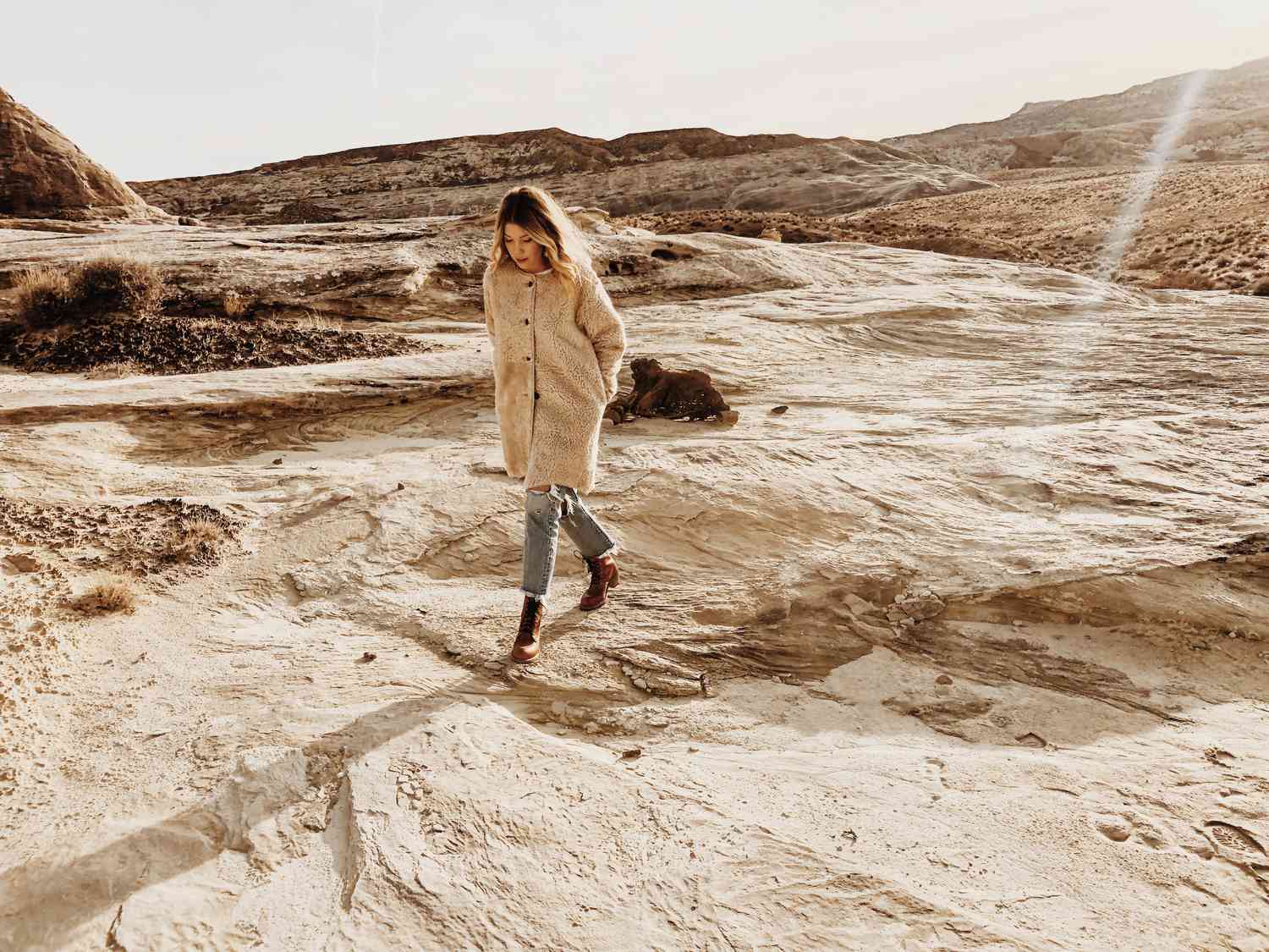 Aleksandra Zee en el desierto