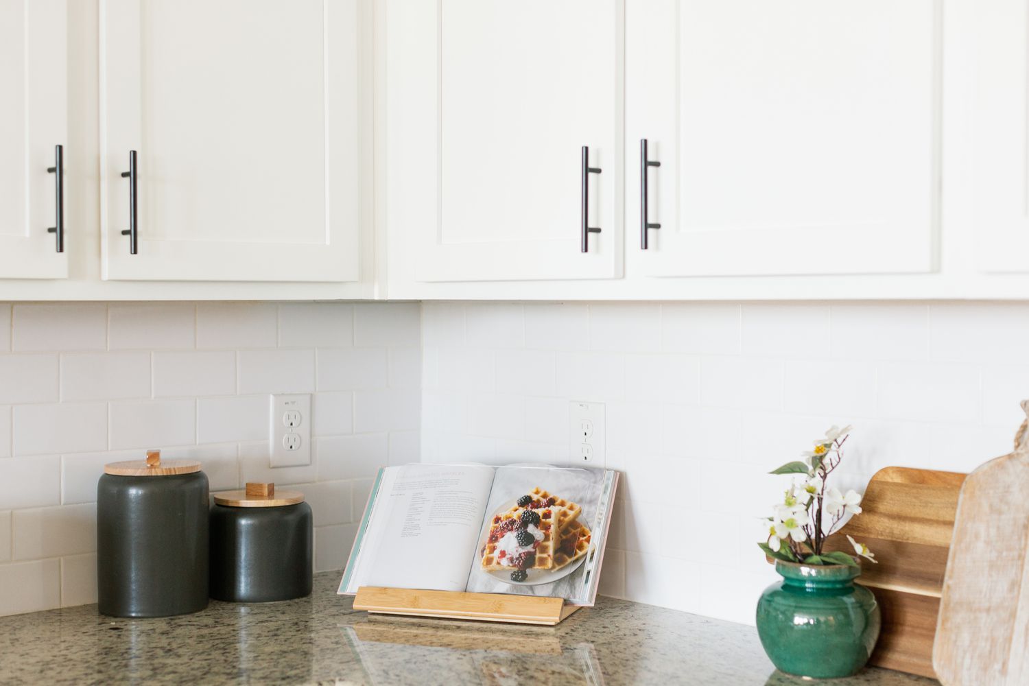 minimalist countertop decor