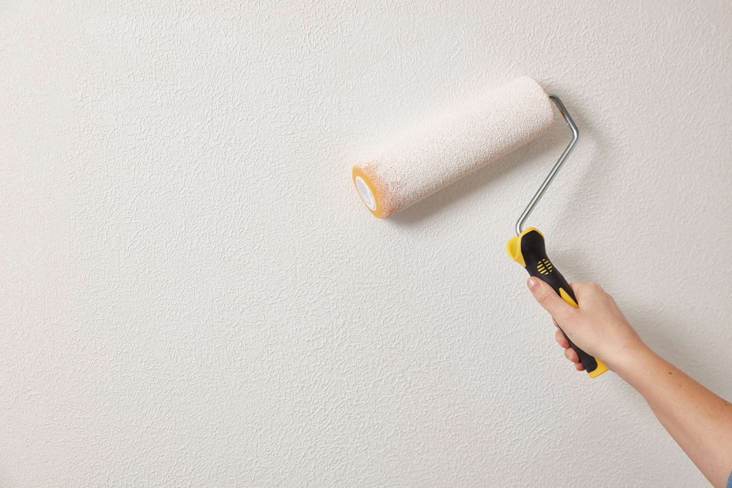 Pinte uma parede com textura caseira
