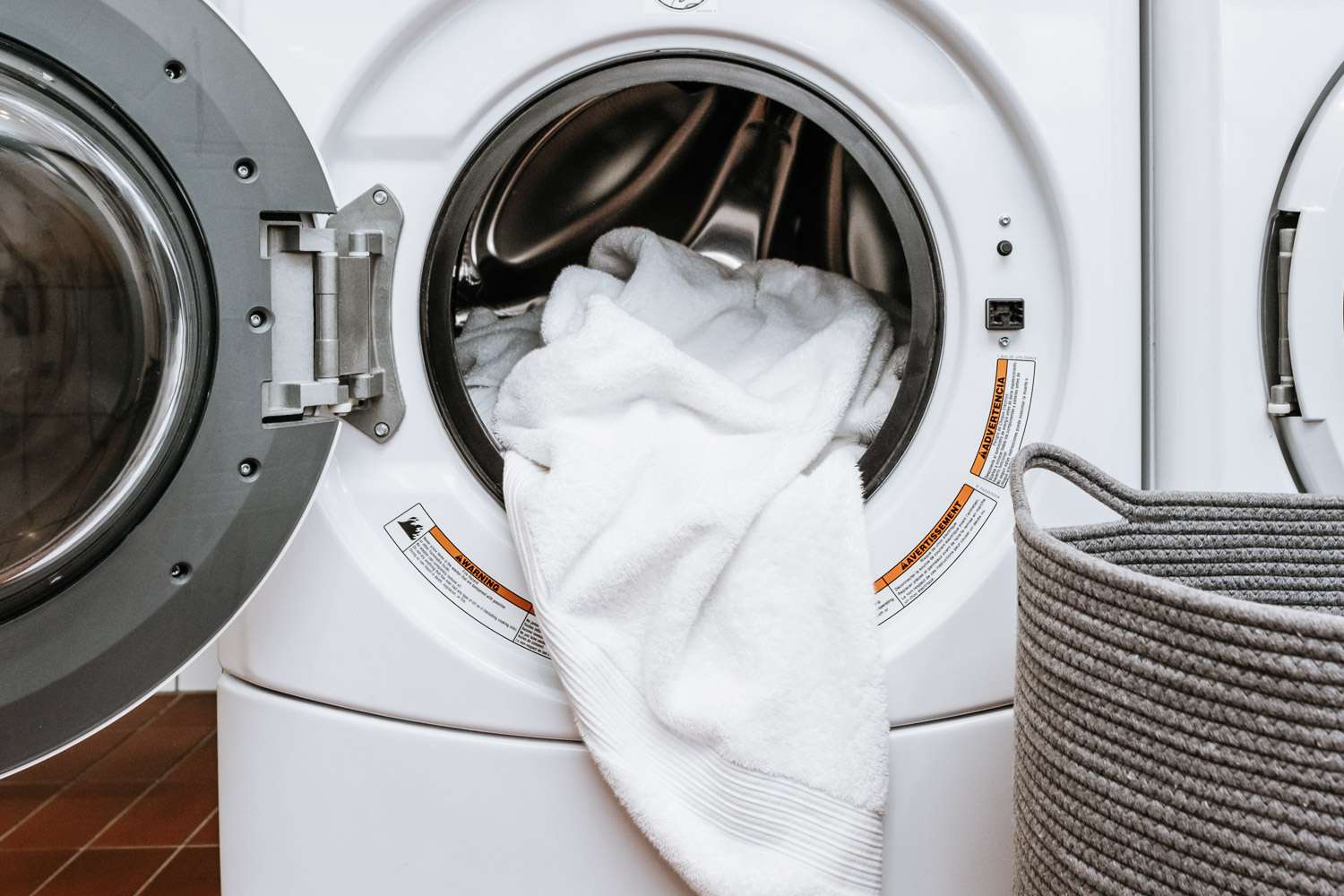 Beladen einer Frontlader-Waschmaschine