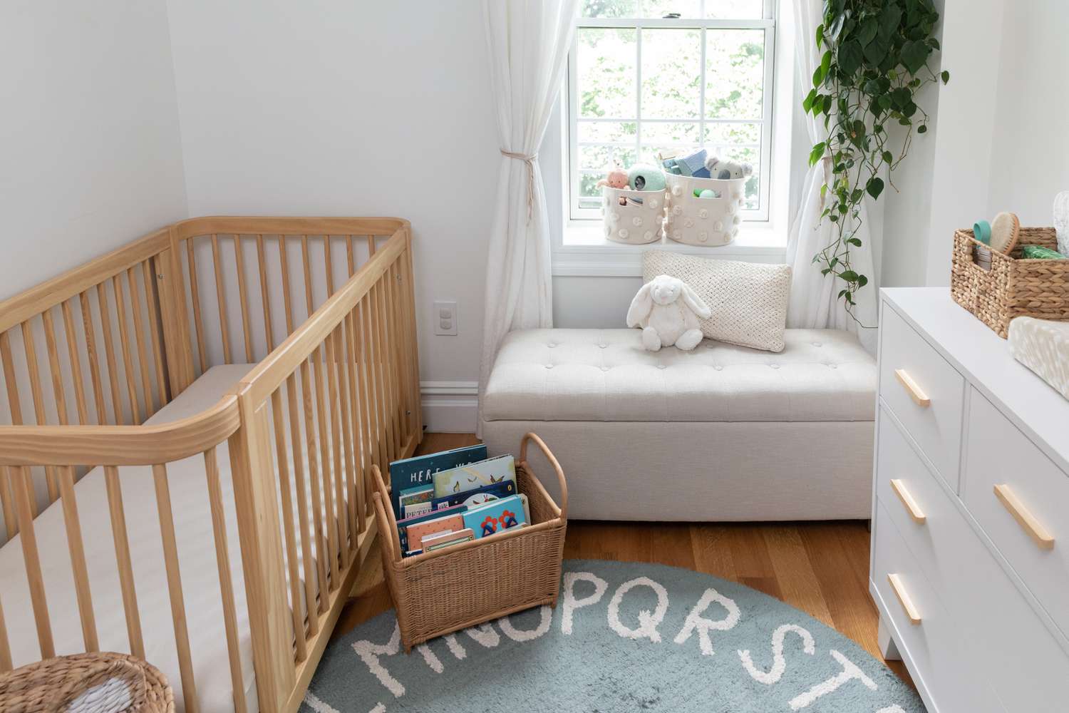 Como projetar um lindo quarto de bebê com um orçamento limitado