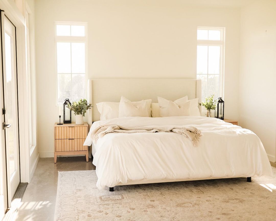 alfombra turca en dormitorio blanco
