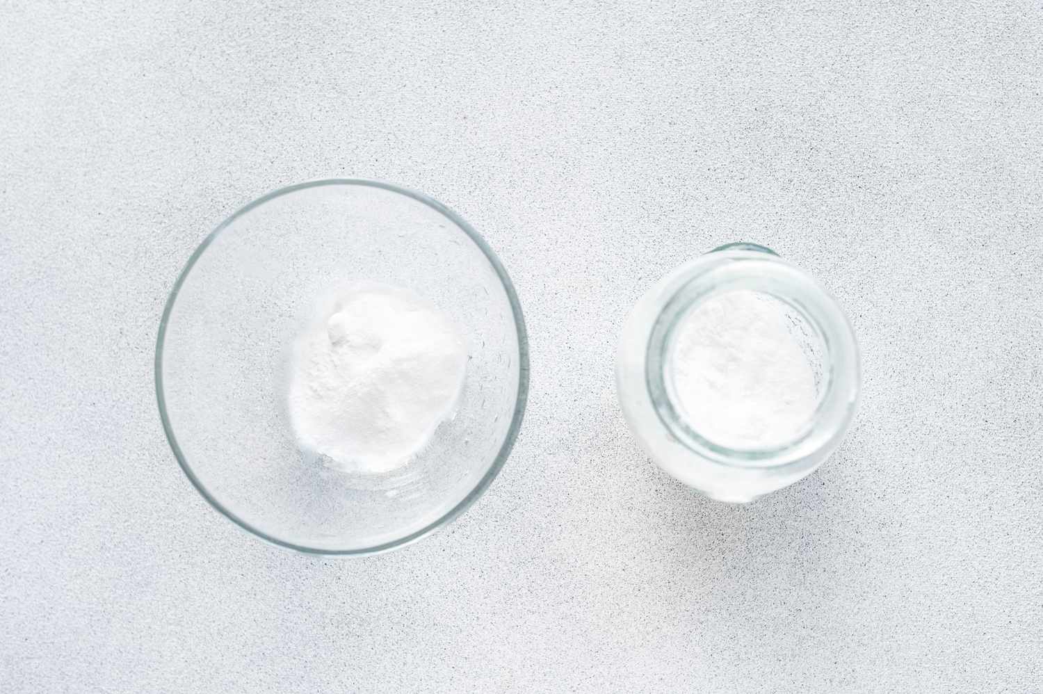 Bicarbonato de sodio preparado en bol de cristal