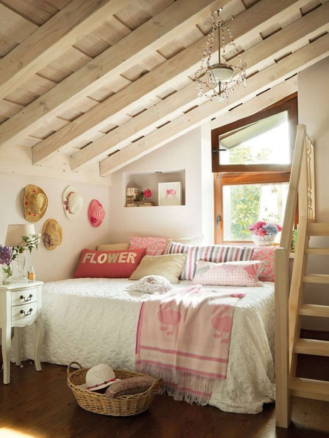 Girl's farmhouse bedroom