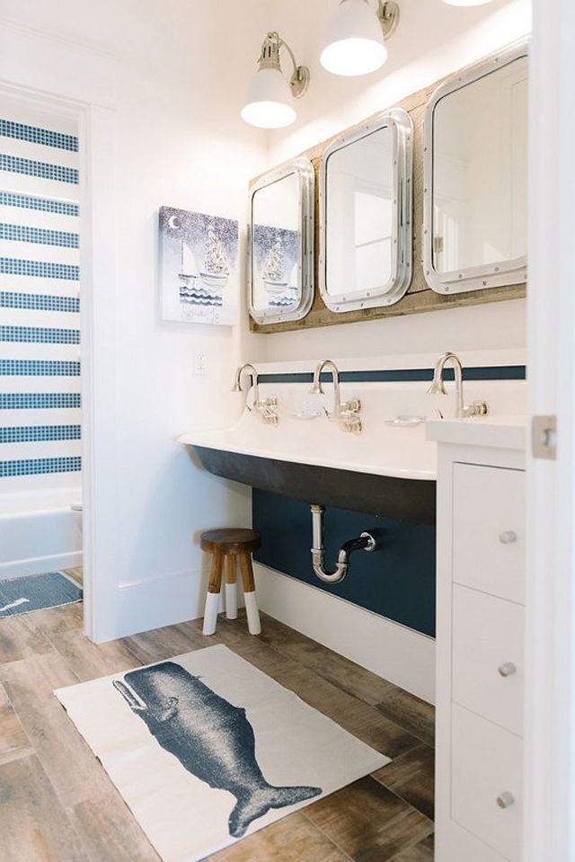 Nautical themed kids' bathroom