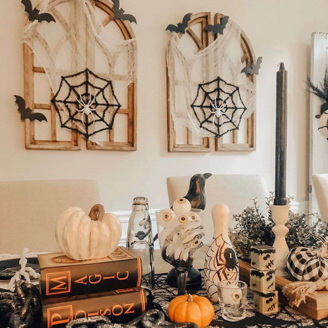 Mesa posta com decoração de halloween