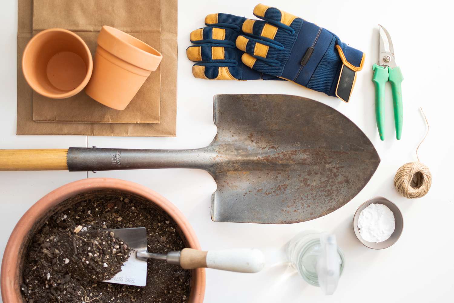 Materiales y herramientas para invernar geranios