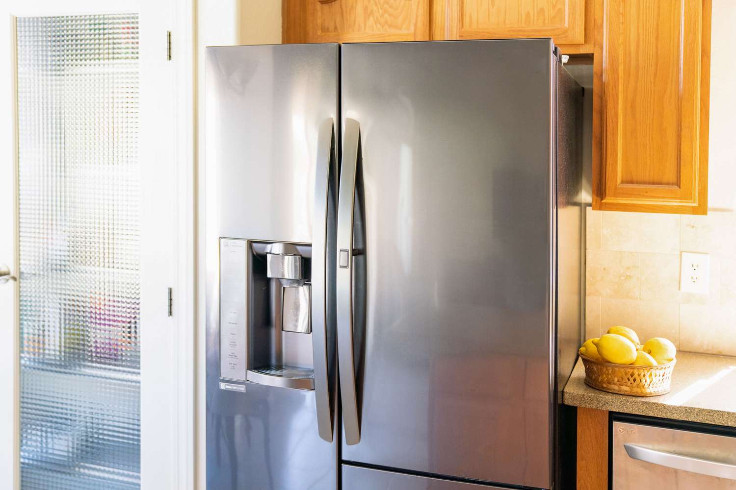 10 razões pelas quais sua geladeira não está resfriando e como ajustá-la