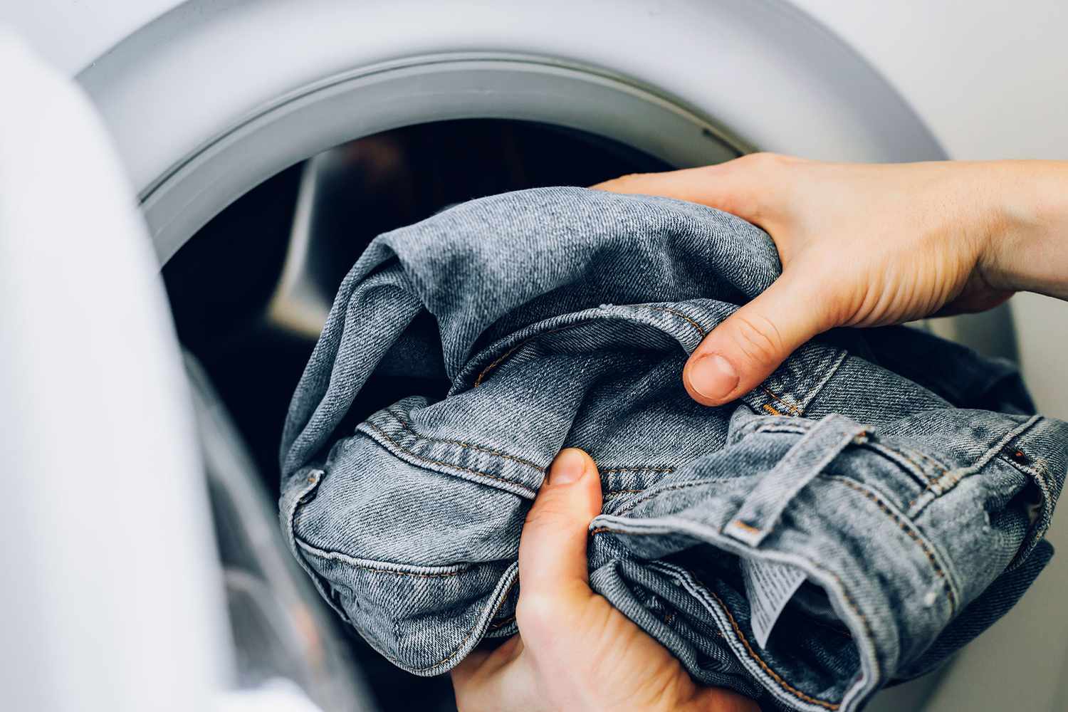 Das Kleidungsstück wie gewohnt waschen