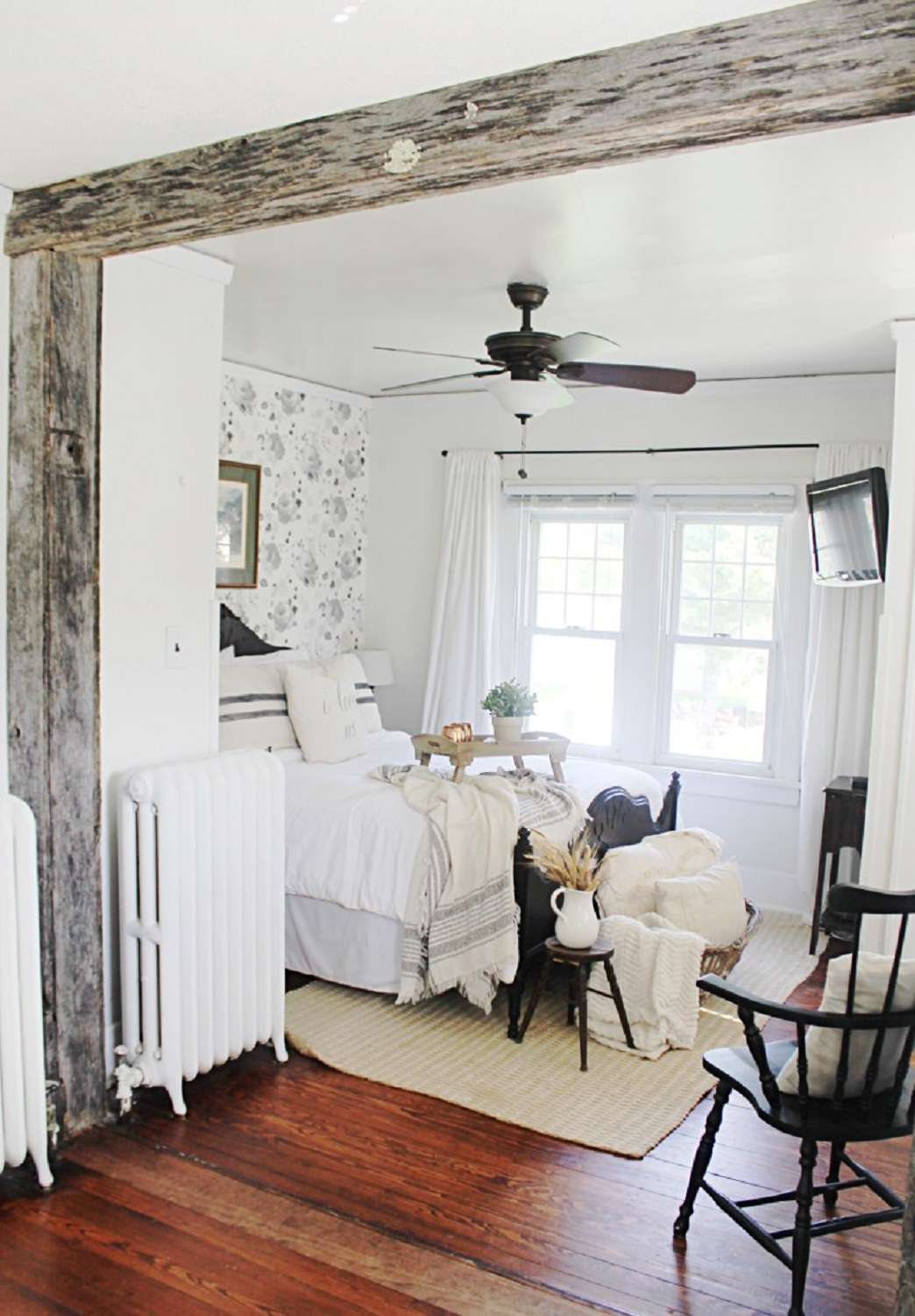 Farmhouse bedroom