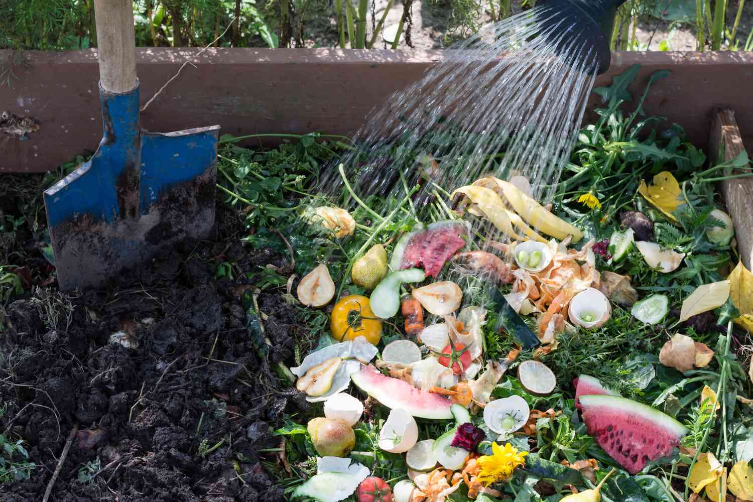 Bewässerung des Komposthaufens 