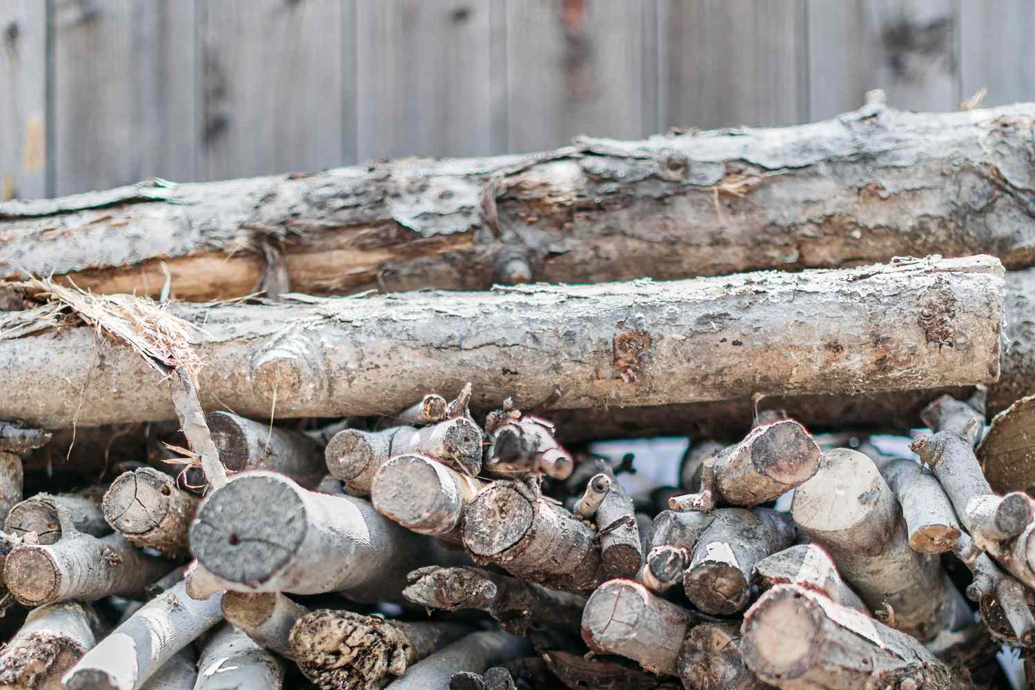 Wie viel Brennholz in einem Klafter ist und wie man es lagert