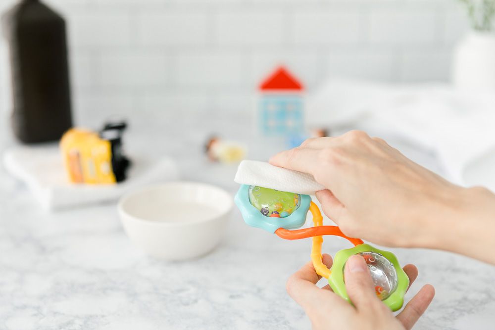 Babyspielzeug mit Wasserstoffperoxid reinigen