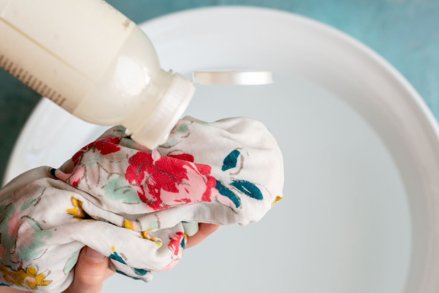 Shampoo für die Handwäsche eines Kleidungsstücks verwenden