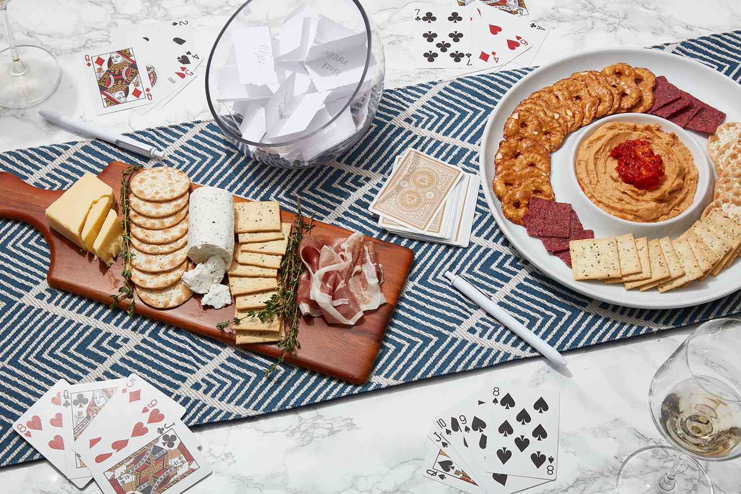 Gesprächskarten, Spielkarten und Snacks