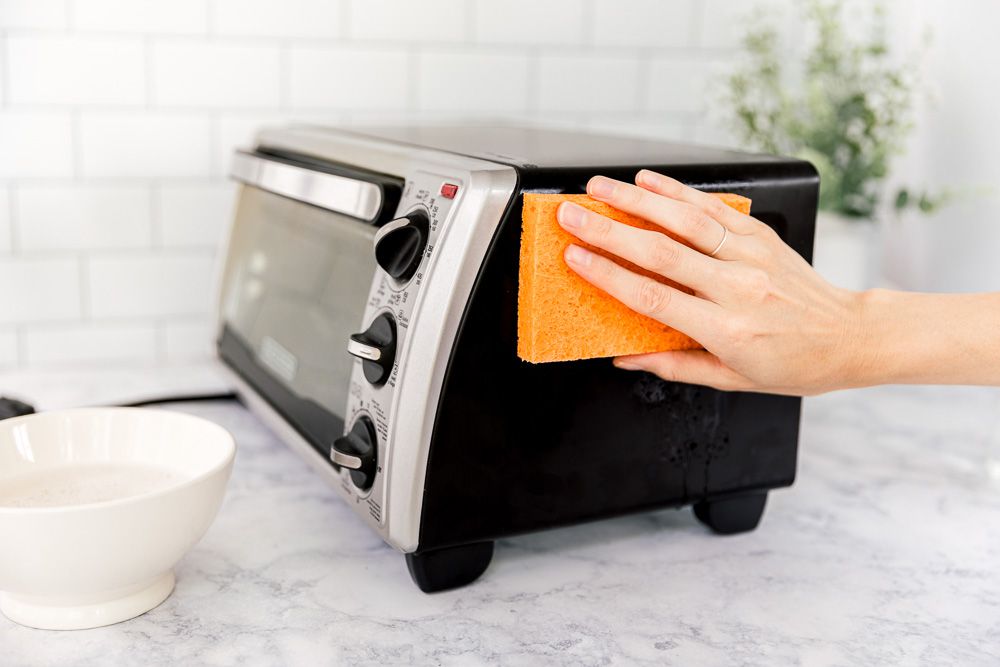 Reinigung der Außenseite des Toasters