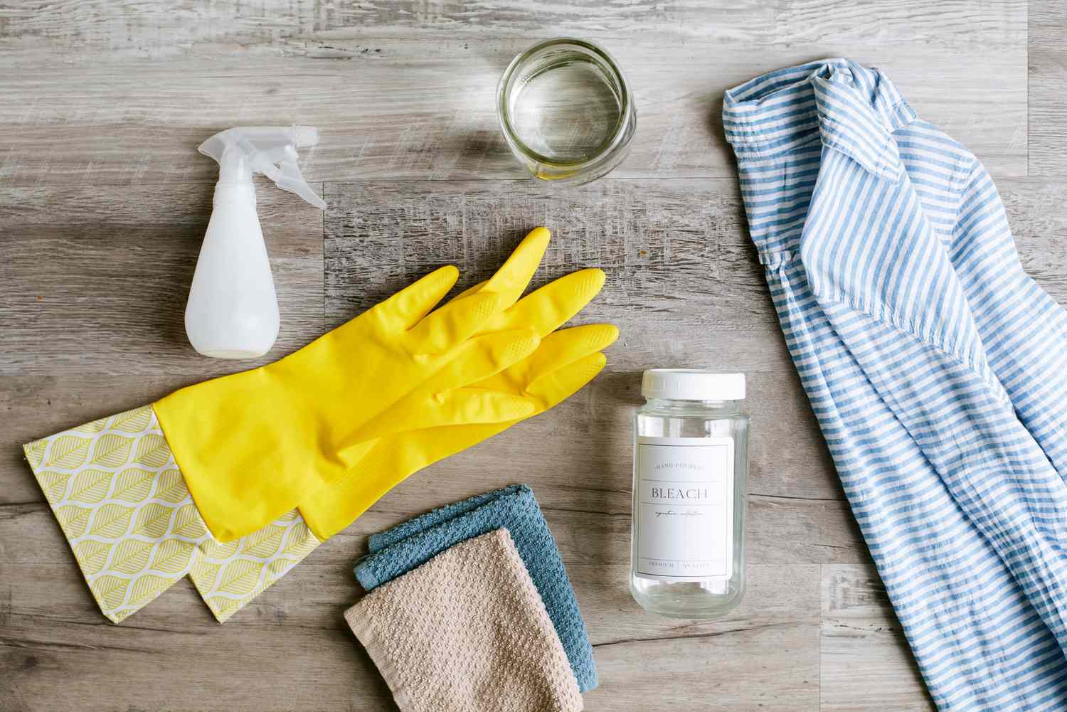 Wie man ein desinfizierendes Bleichmittel-Reinigungsspray herstellt