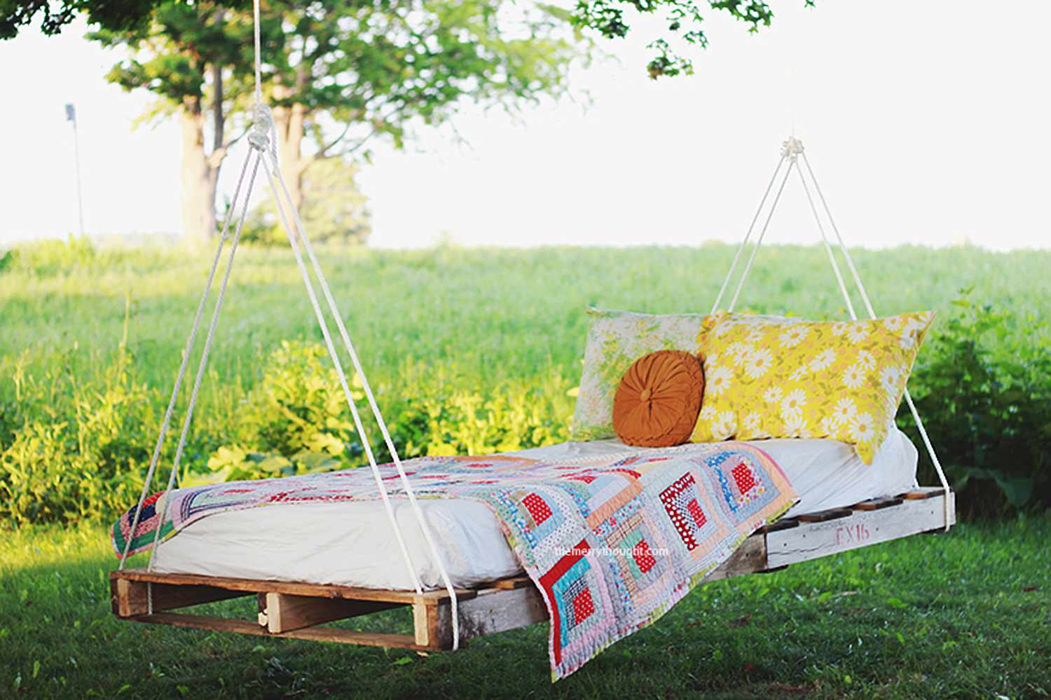 Wood Pallet Bed Swing