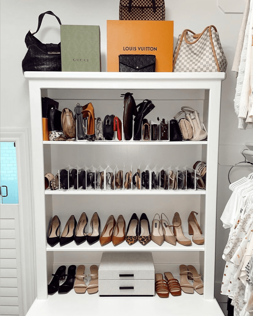 Bücherregal für Schuhe und Taschen
