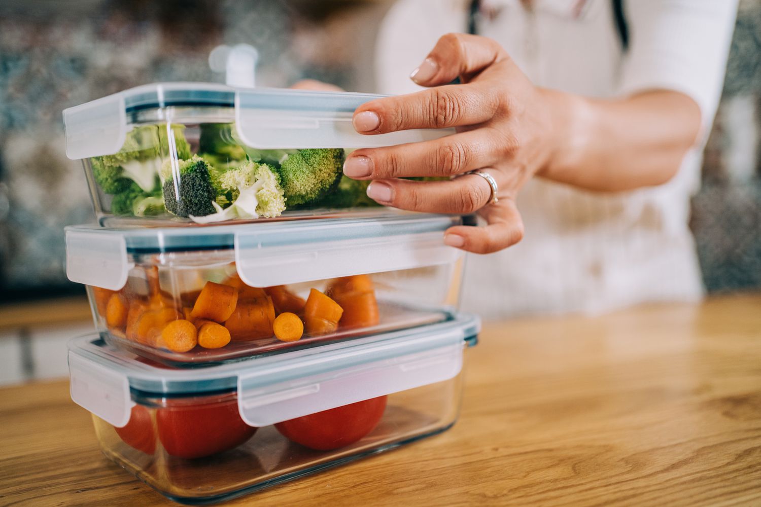 Wie man einen Kühlschrank für die Zubereitung von Mahlzeiten organisiert