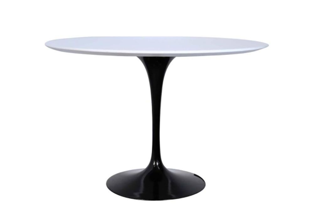 Saarinen Tisch mit schwarzem Sockel