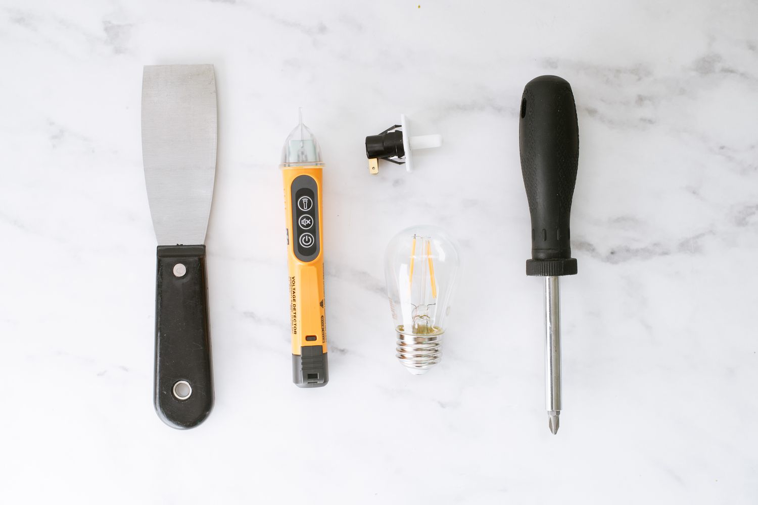 Materiales y herramientas para arreglar la luz de un frigorífico 