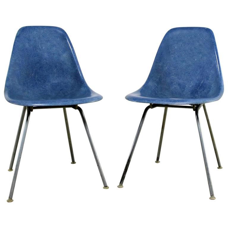 Pareja vintage de sillas auxiliares Herman Miller Eames de fibra de vidrio moldeada DSX