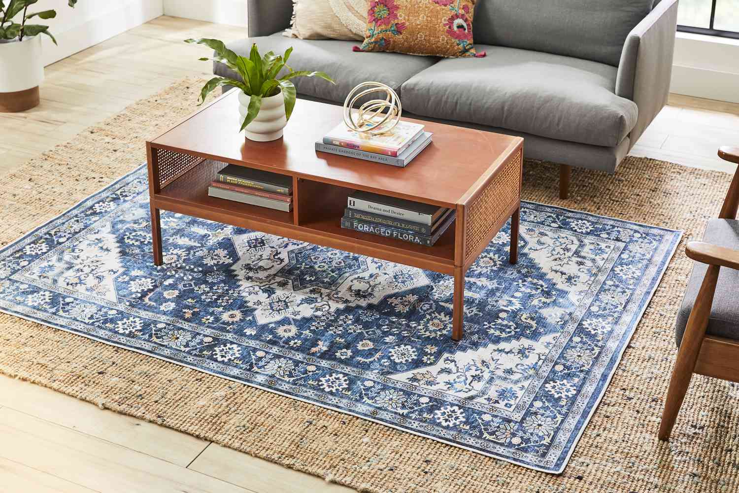 Area rug being used to highlight the coffee table area