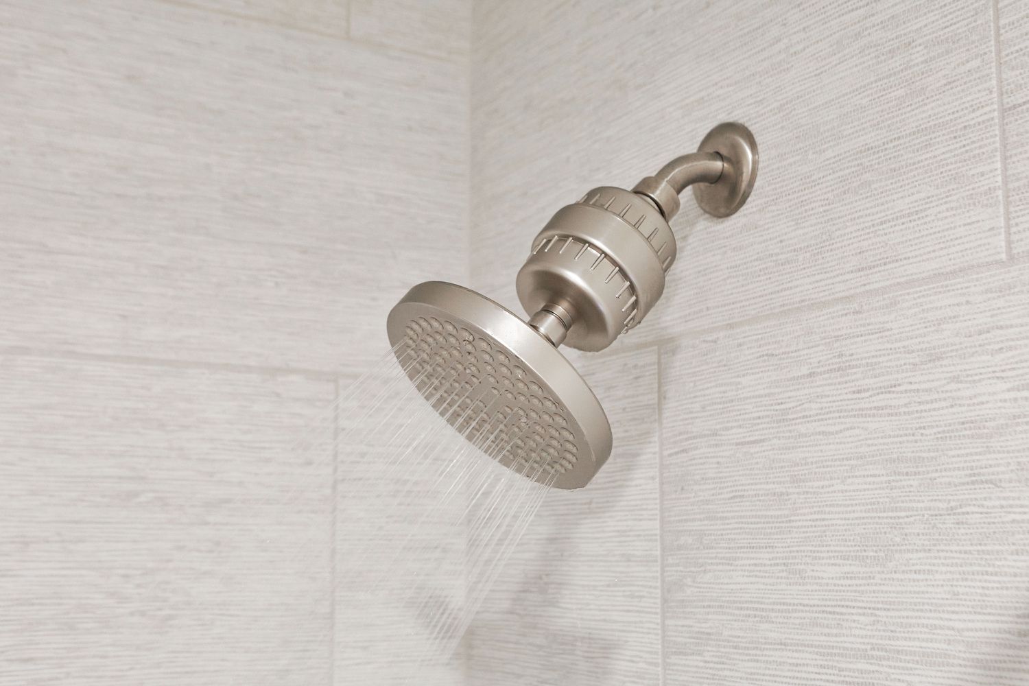 Running shower head with filter attached on neck arm