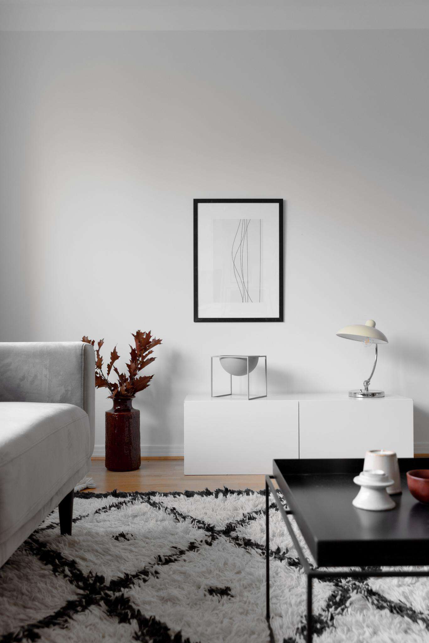 modernes Wohnzimmer mit minimalistischen Akzenten