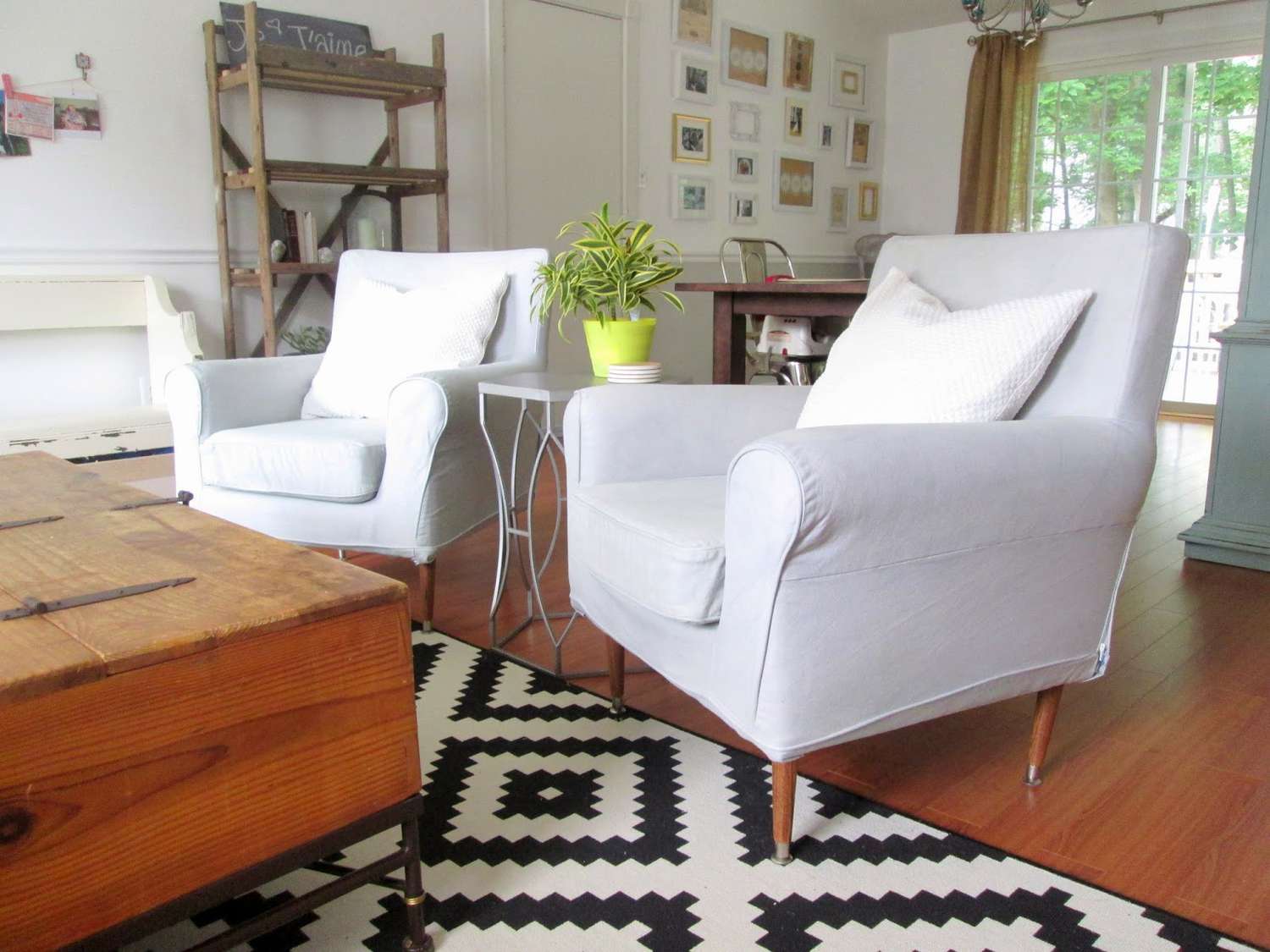 mid century modern living room