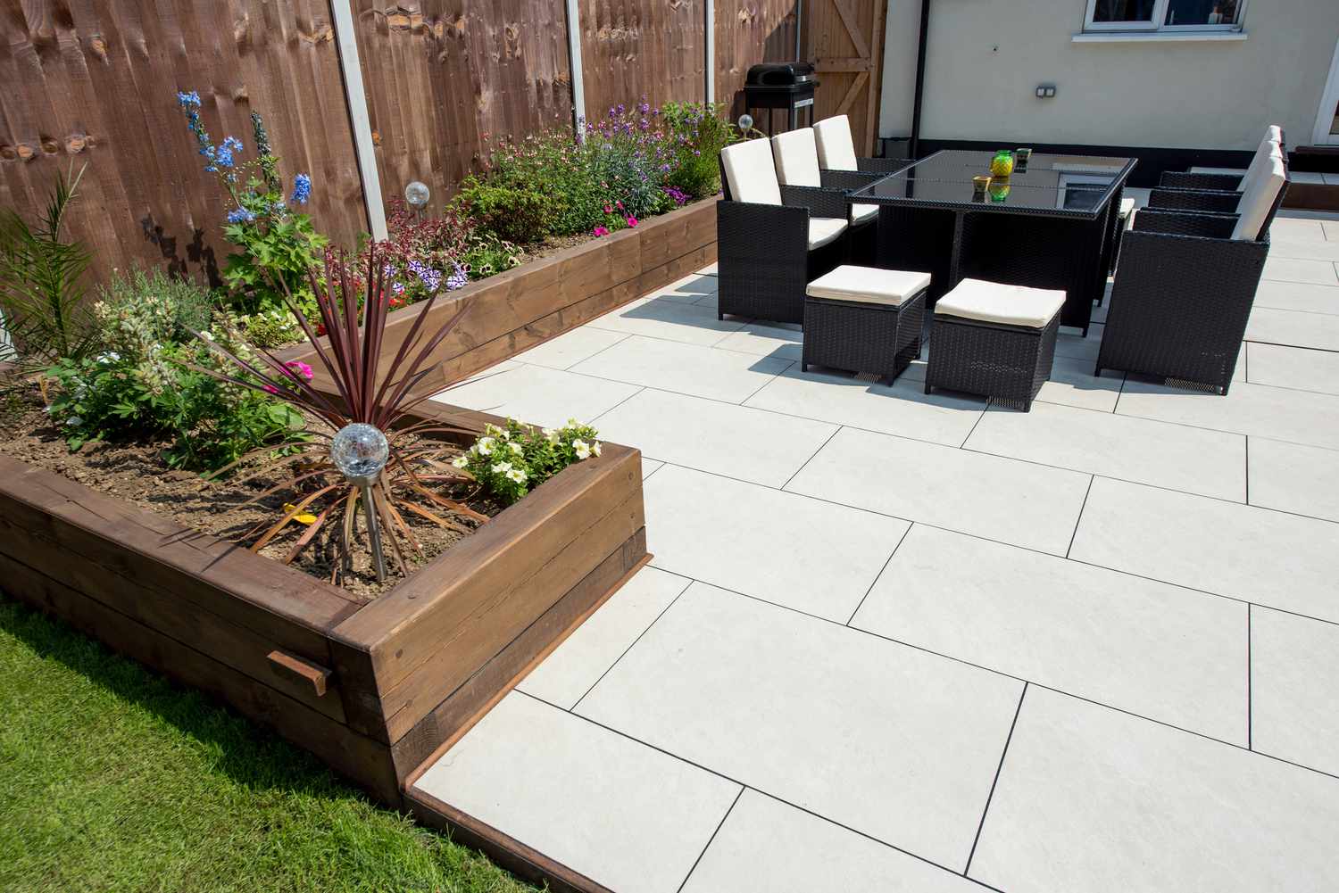 Porcelain patio tile