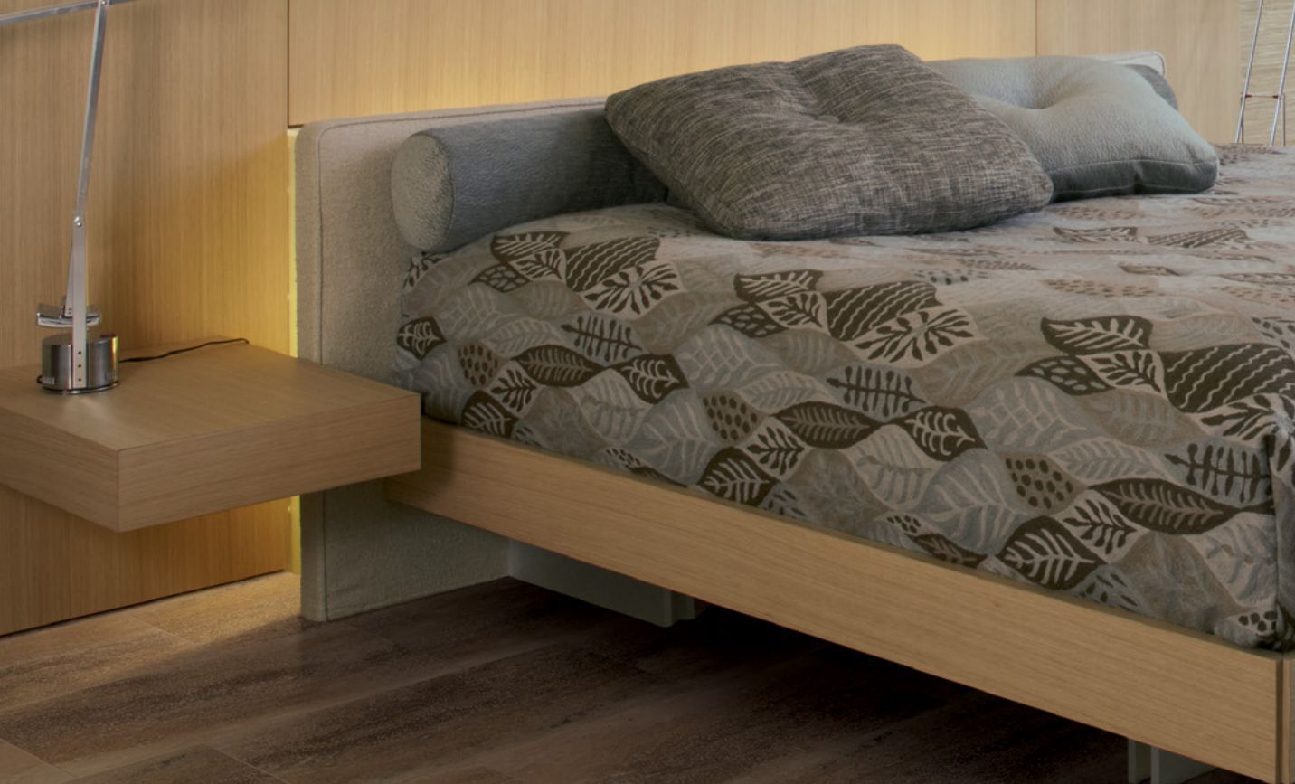 Plancher et cadre de lit en bois