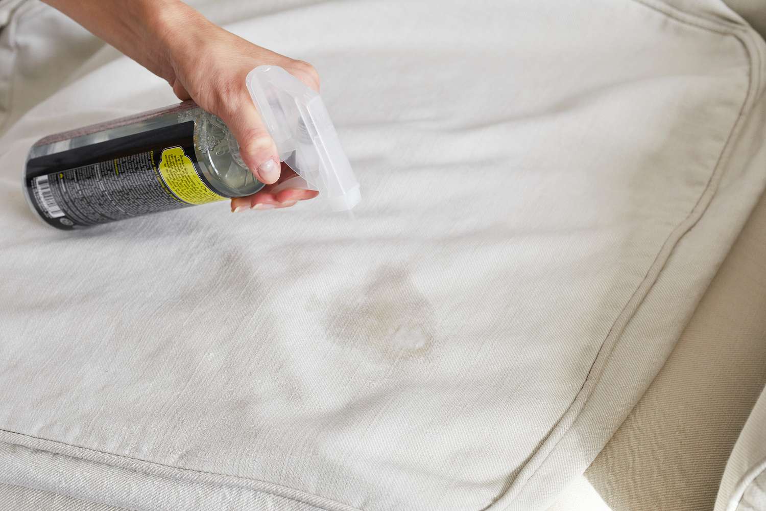 Applying dry cleaning solvent to a stain