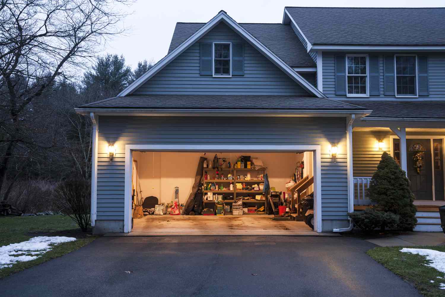Gehobenes Wohnhaus mit gepflegter Garage